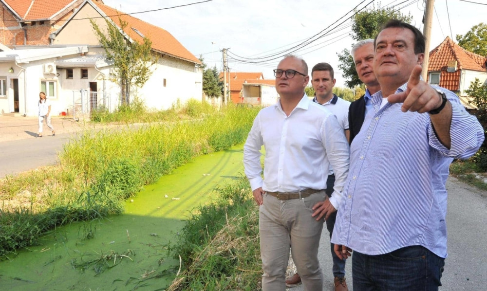 "Sram vas bilo banditi i hohštapleri!"