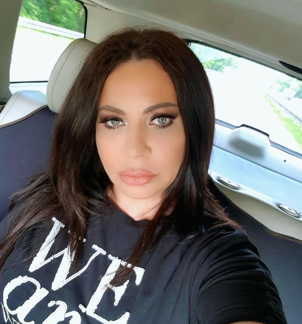 Stoja napravila štimung, zapevala i zamešala pored sudopere, pljuštali komentari (VIDEO)