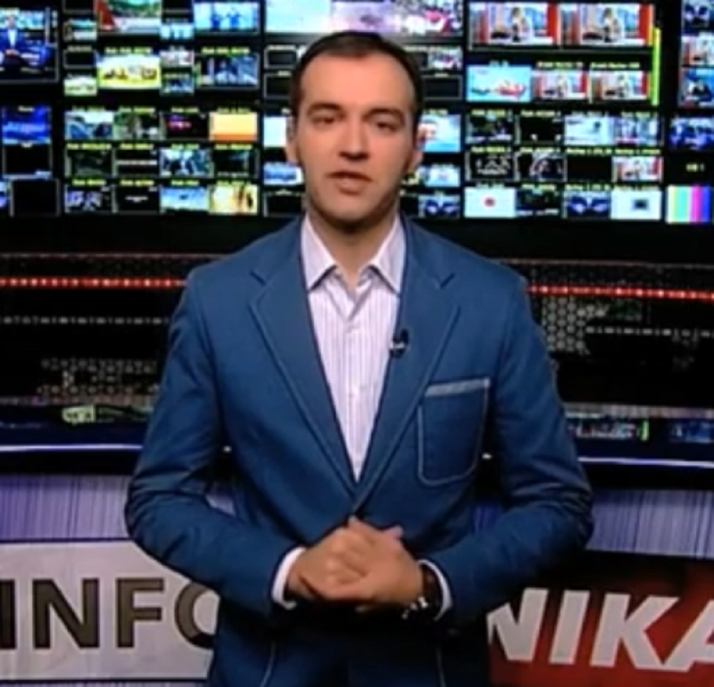 Voditelj TV Pinka uhvaćen u Crnoj Gori u roze gaćama! Prizor zbog koga su svi zanemeli! (FOTO)