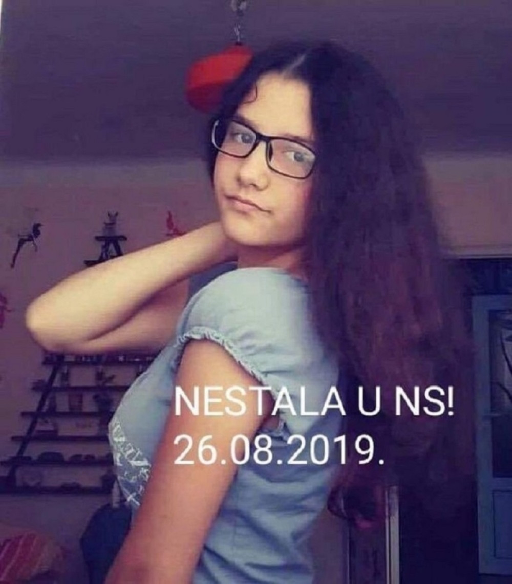 Jovana je poslednji put viđena u Bulevaru kralja Petra! Policija uputila apel - ako je vidite ili imate bilo kakve informacije, odmah javite!