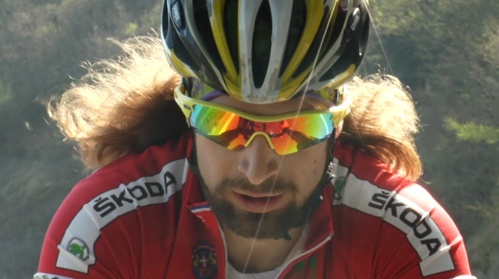 Lazar (29) iz Čačka, rođen je slep, ali snagom volje završio je medicinski fakultet i bavi se biciklizmom!