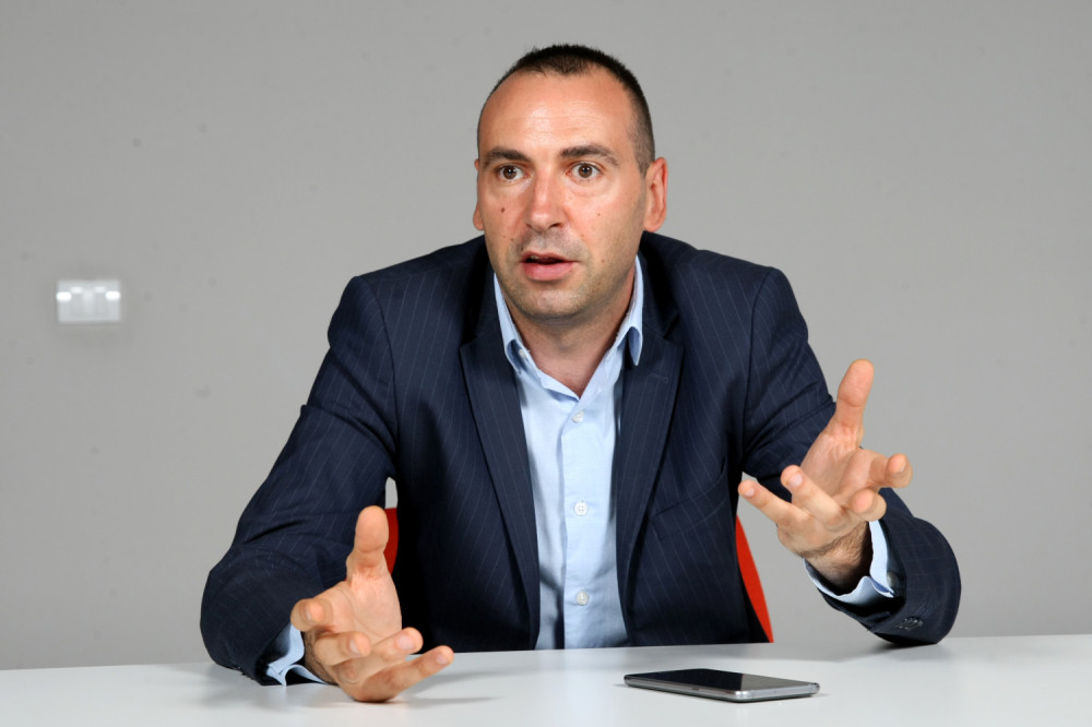 Aleksandar Marković objasnio zašto rektorka nije prepoznala predstavnike opozicije i zašto je Bastać stručnjak za blato!