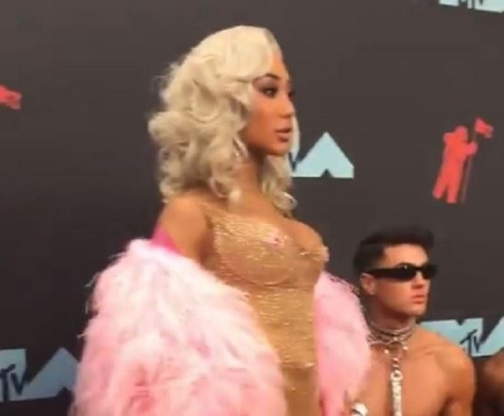 Užas je nastao kada se ona pojavila na crvenom tepihu, a onda je usledilo nešto još ogavnije! (FOTO)