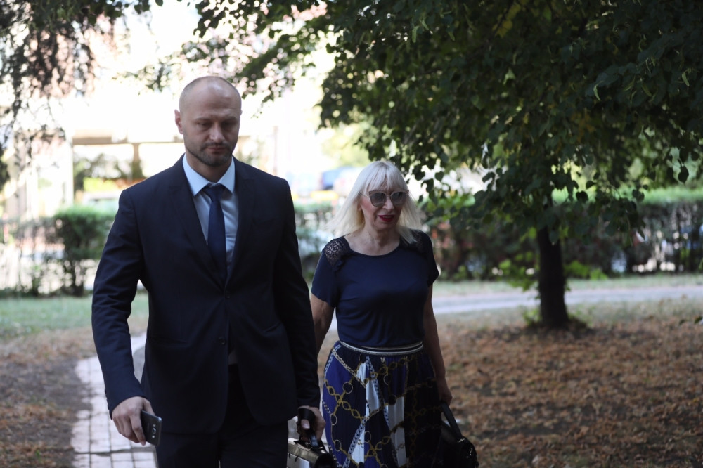 Bivša zadrugarka podnela 2 tužbe protiv Zorice Marković! Stigla na sud i otkrila šta sve čeka pevačicu! (VIDEO)