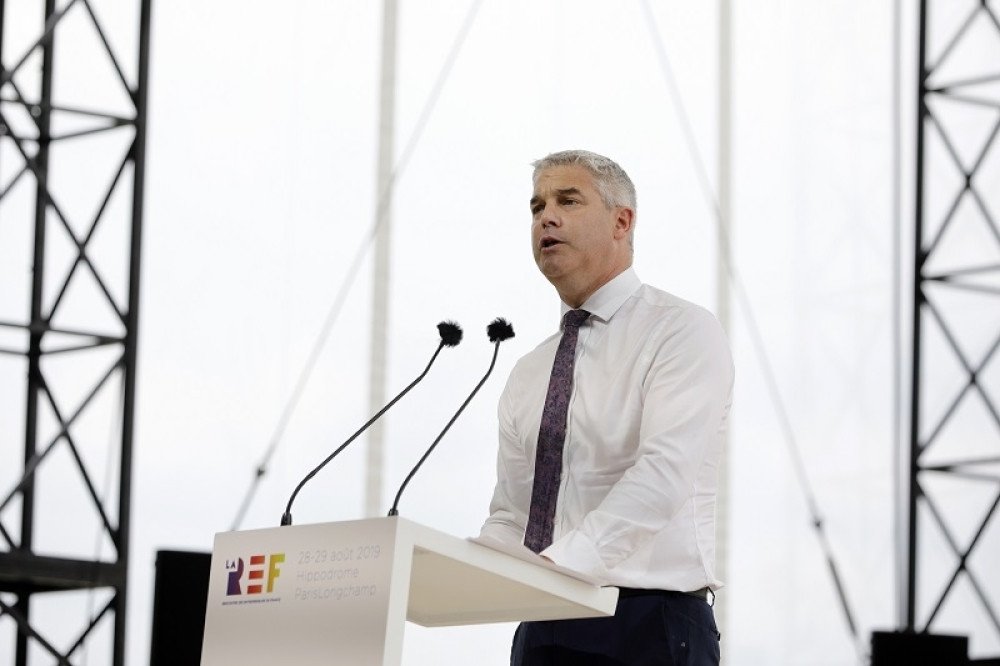 Narod na ulicama, svetske vlade na nogama, iskoristio godišnje odmore, pa udario u srce države! (FOTO)