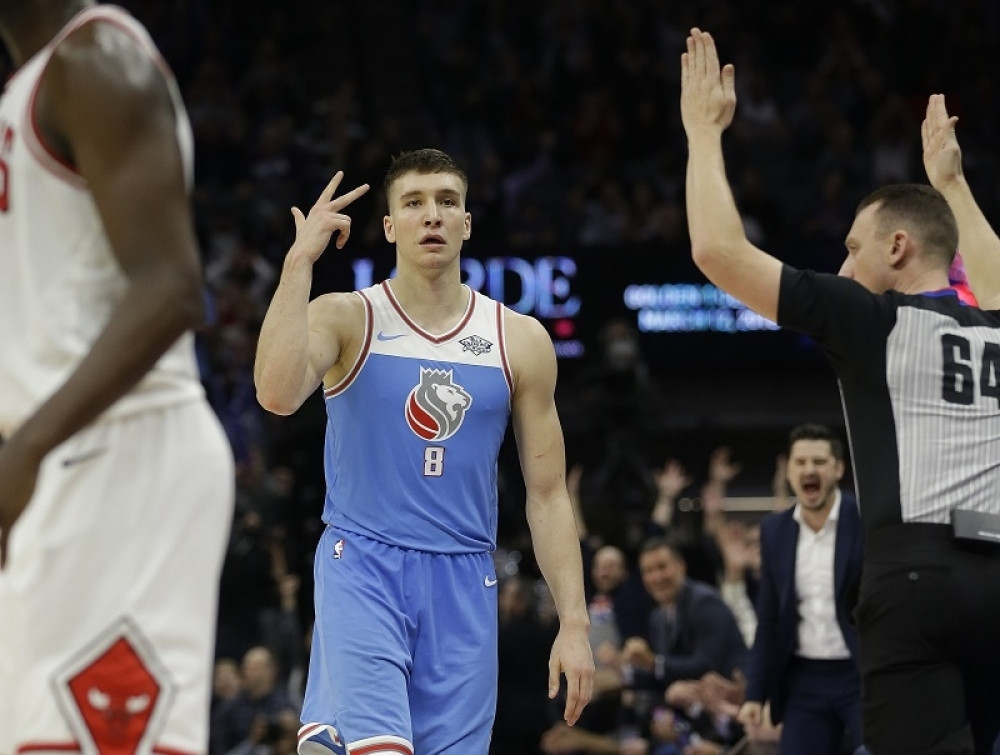 Oslovio ga na srpskom, a na engleskom mu tražio da prestane sa lošom navikom (FOTO)