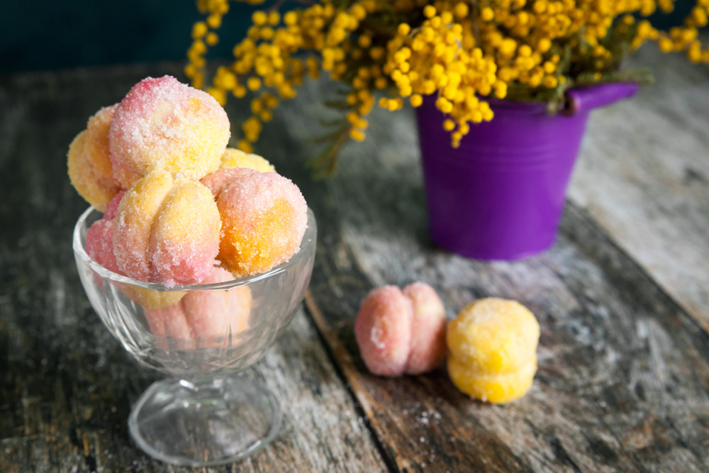 Sočne breskvice sa prelepim punjenjem, nezaobilazni su deo svečane trpeze! (RECEPT)