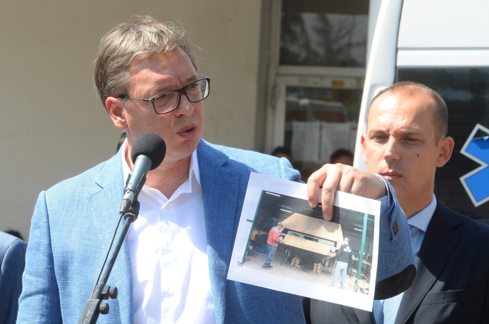 Vučić otkrio pravu istinu o tenku ispred stadiona Crvene zvezde! Pokazao sliku, novinari zapanjeno posmatrali! (FOTO)