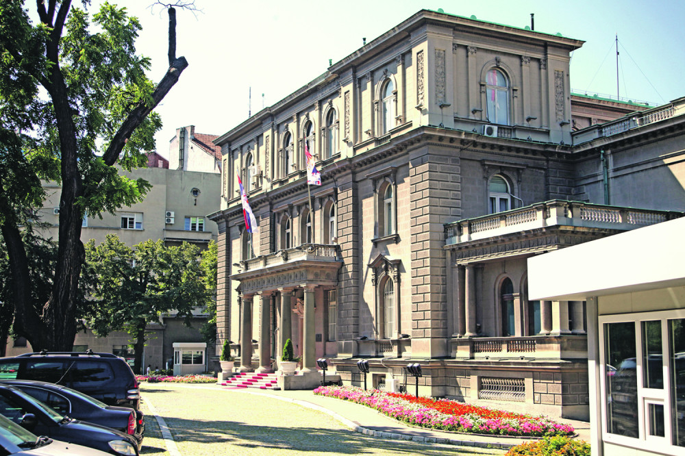 Nekadašnji dvorski kompleks na Terazijama danas ima sličnu namenu, ali drugačiji izgled