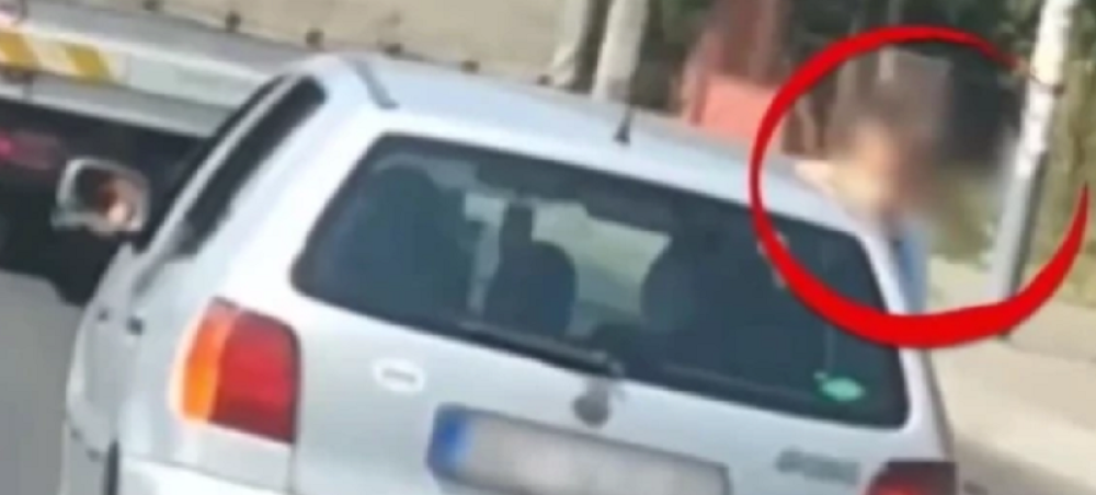 Majka vozi automobil, a zbog onoga što je dete radilo svi su se zaledili! (VIDEO)