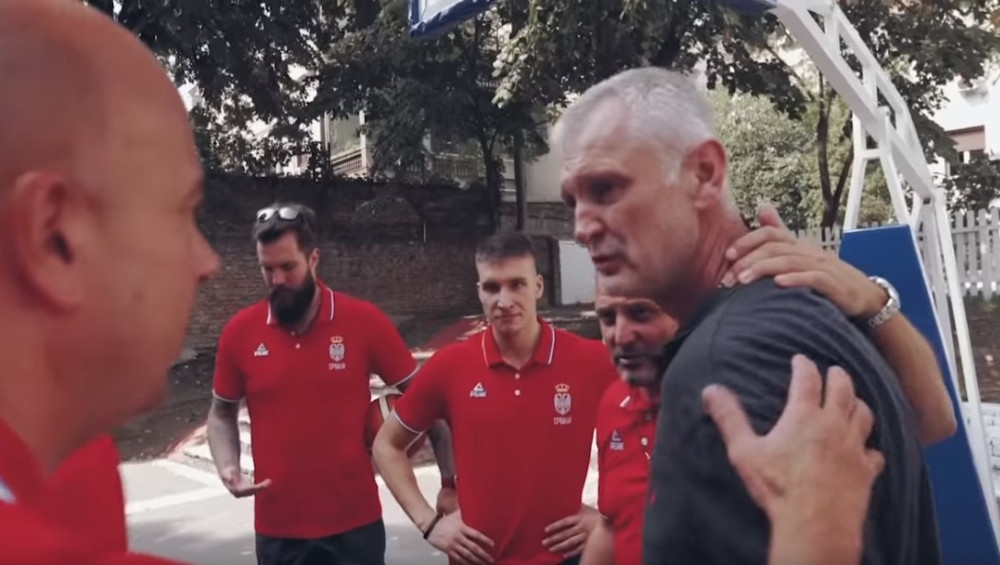 Usledila je intervencija "orlova", ovako je nastao dirljiv film "Komšija Paspalj" koji će vas naterati na suze! (VIDEO)