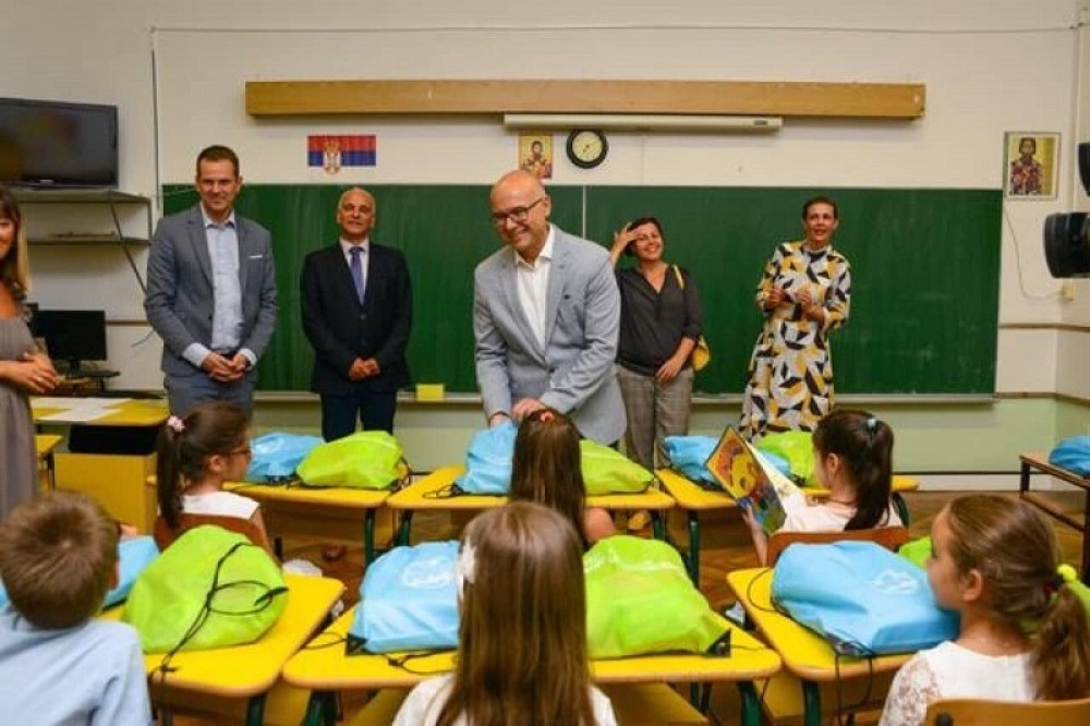 Vučević oduševio mališane: Ponosan sam što su sve škole spremne za početak nastave!