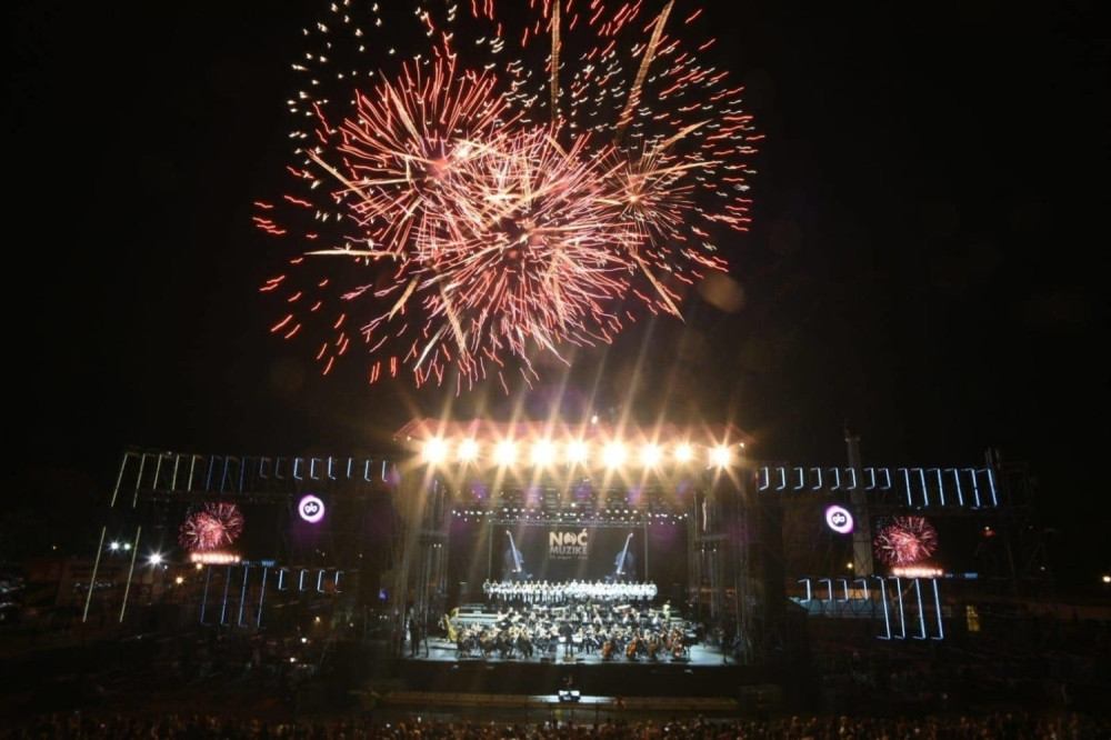 Preko 80.000 građana na koncertu klasične muzike na Ušću (FOTO)