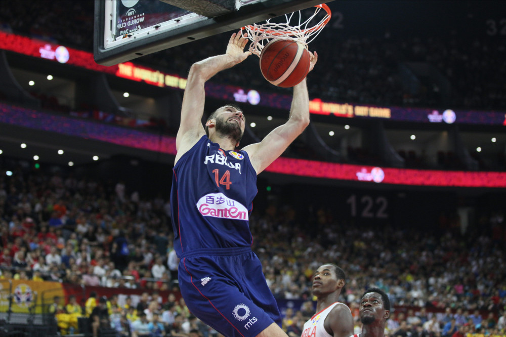 Ne, ovo nije NBA, ovako igraju SRBI! Trojke, atraktivna zakucavanja i driblinzi, ostaćete bez teksta kada vidite asistencije Jokića! (VIDEO)