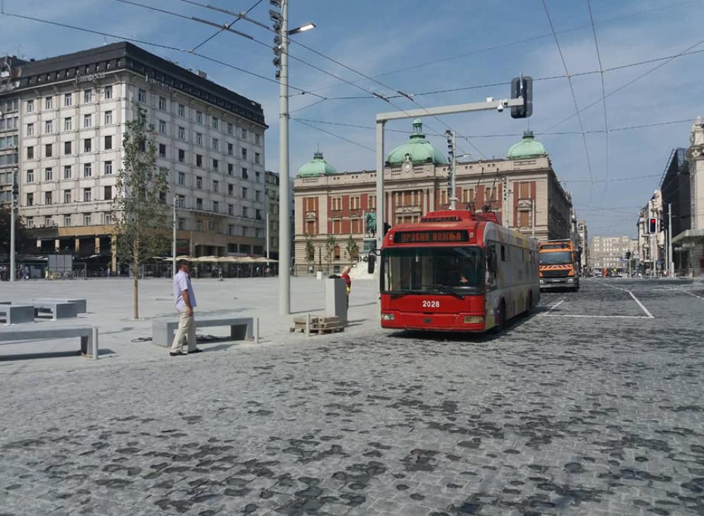 Odluka da se kocke na kolovozu oko renoviranog Trga republike zamene je apsolutno opravdana