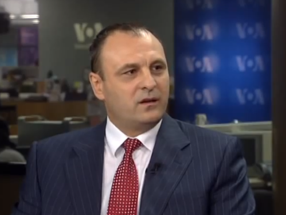 Poslanik Slobodan Petrović prima dve plate iz kosovskog budžeta!