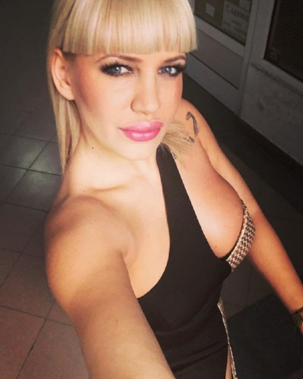 Nožem brutalno napadnuta srpska pevačica! Istraga u toku! (FOTO)