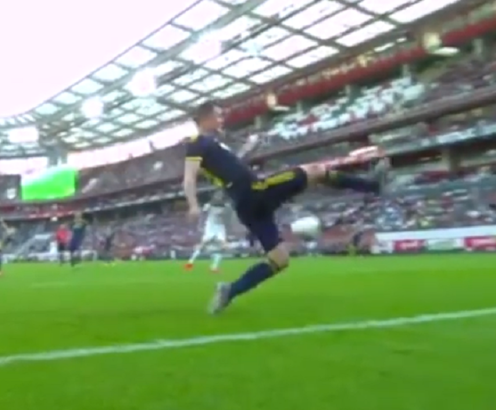 Pogledajte NAJBOLJU intervenciju jednog defanzivca IKADA! (VIDEO)