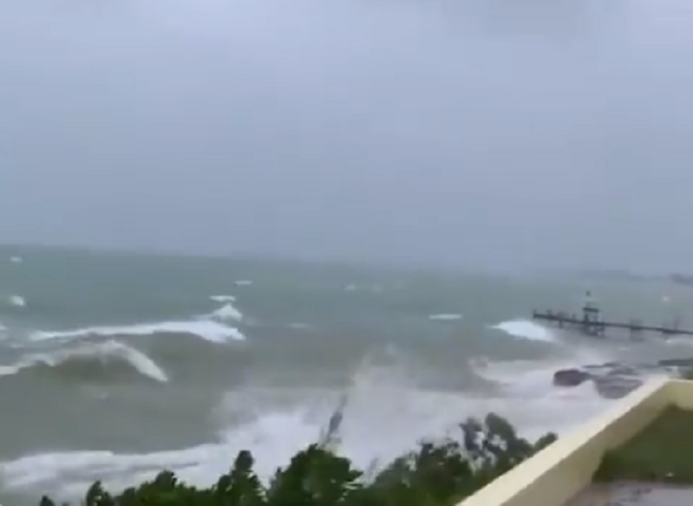 Najsnažnija oluja na planeti razara rajsko mesto! Vlasti izdale zastrašujući apel! (VIDEO SA LICA MESTA)