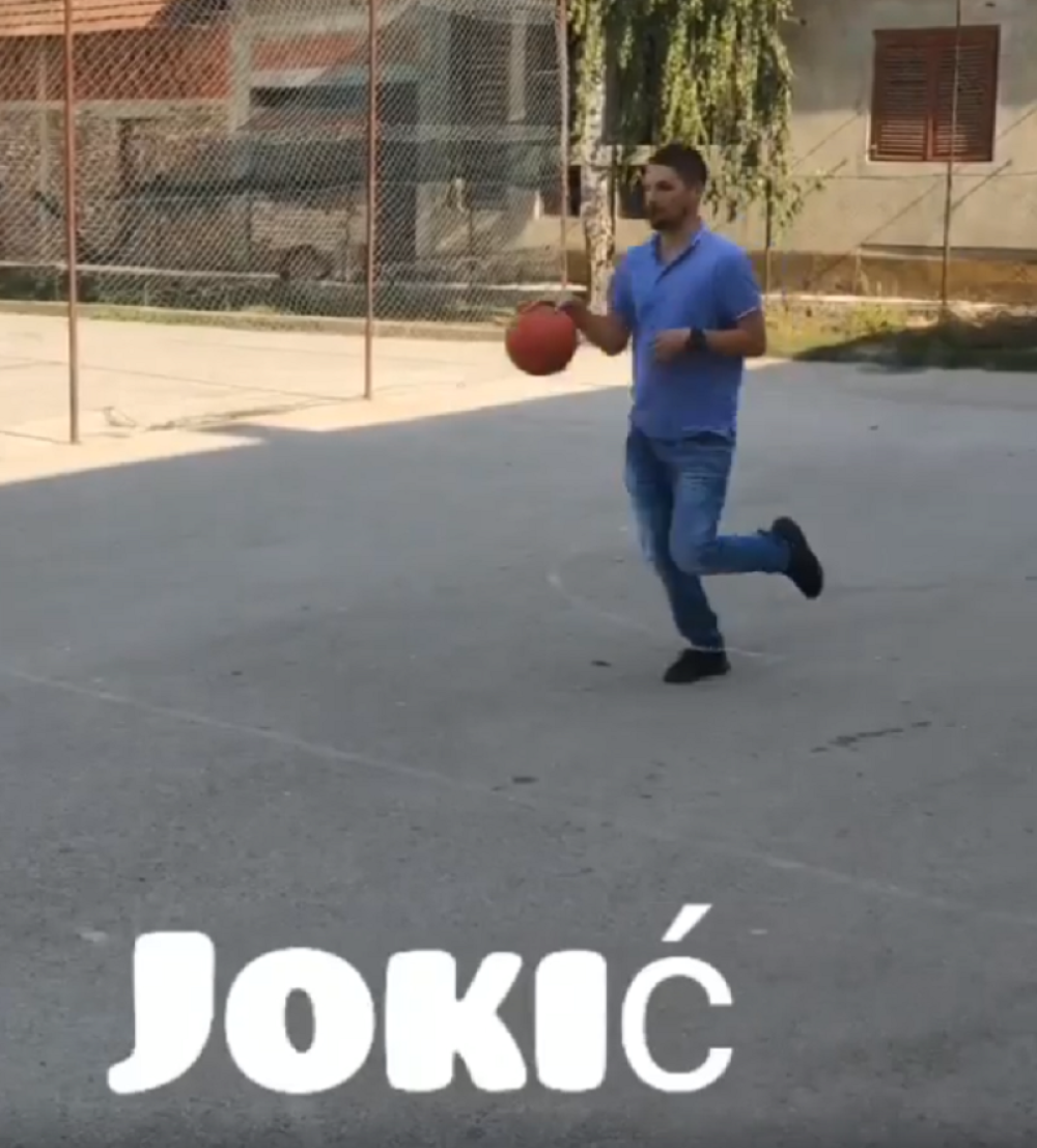 Uzeo je loptu u ruke, počeo da imitira naše košarkaše, a onda je usledilo neočekivano! (VIDEO)