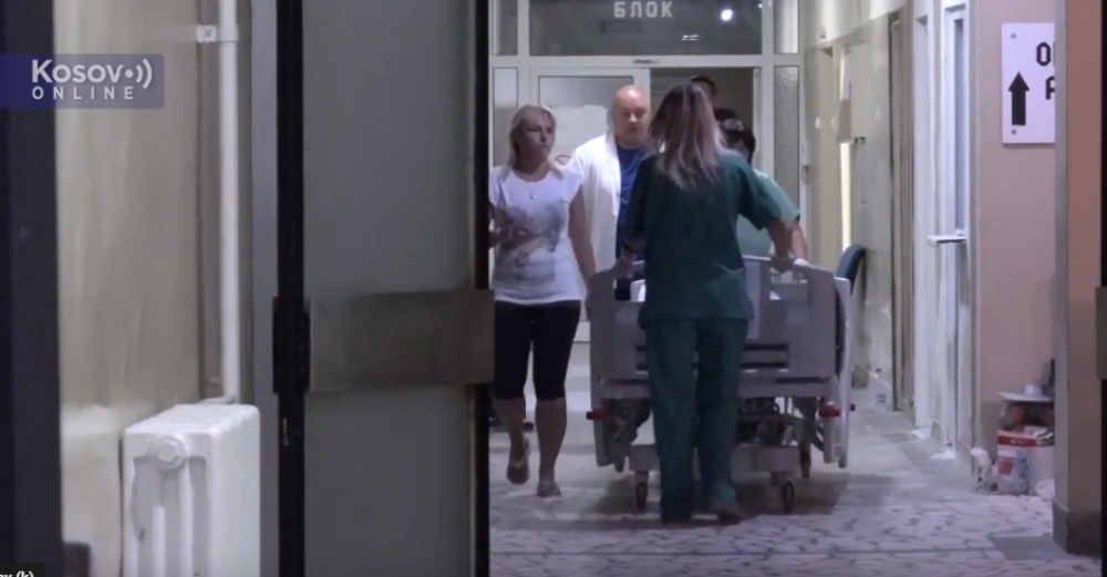 Objavljen snimak iz bolnice! Obliven krvlju srećom preživeo napad Albanaca (VIDEO)
