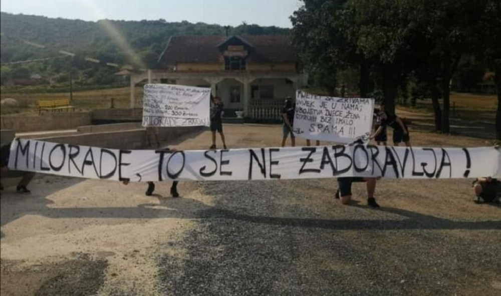 Ostavili sramotne poruke u kojoj veličaju prebijanje Srba koji su gledali Zvezdu, ovi jezivi natpisi će uzdrmati ceo region! (FOTO)