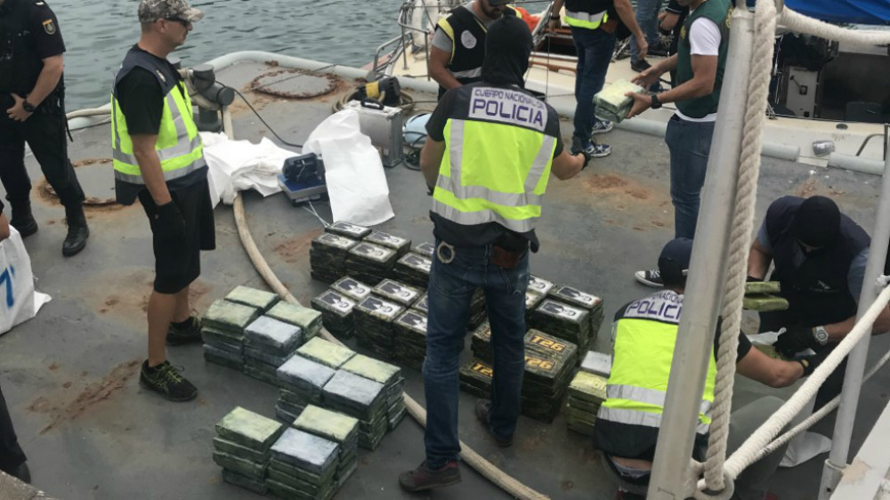 Jezive pretnje porodici Đanković zbog 800 kg kokaina! Crni audi im kruži oko kuće! Kapija u dvorištu obijena!