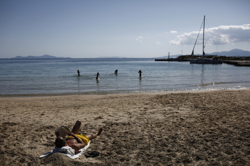 Studentkinja ušla u vodu, uživala u talasima, kad se vratila kući počeli su stravični problemi! (VIDEO)