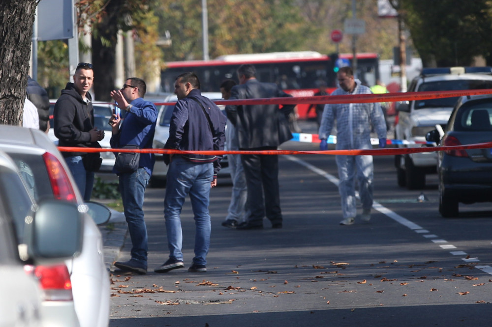 Dvojica muškaraca u žestokom obračunu! Pucao sebi u stopalo, a onda suparniku razneo butinu!