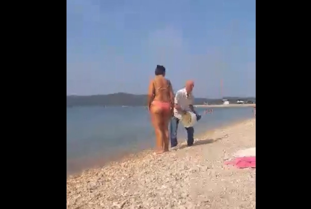 Oni mu rekli: "Sramite se", on im hladno odgovorio: " Sramite se vi" i mirno odšetao (VIDEO)