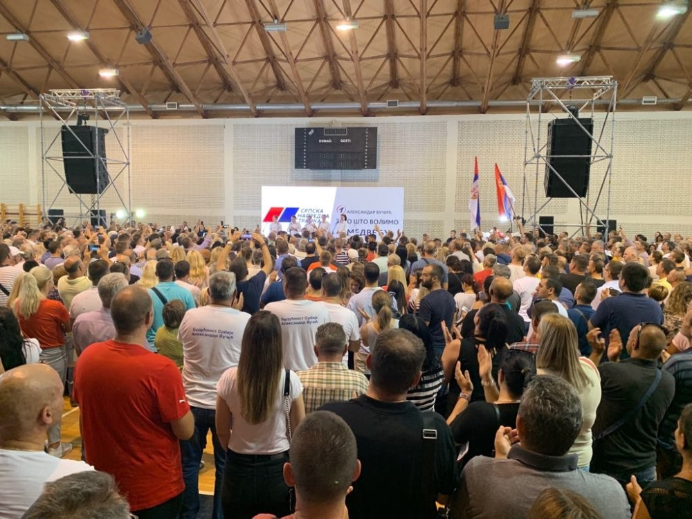 Predsednik stigao u Medveđu: Vučić dao veliko obećanje, halom se odmah prolomio aplauz (FOTO, VIDEO)