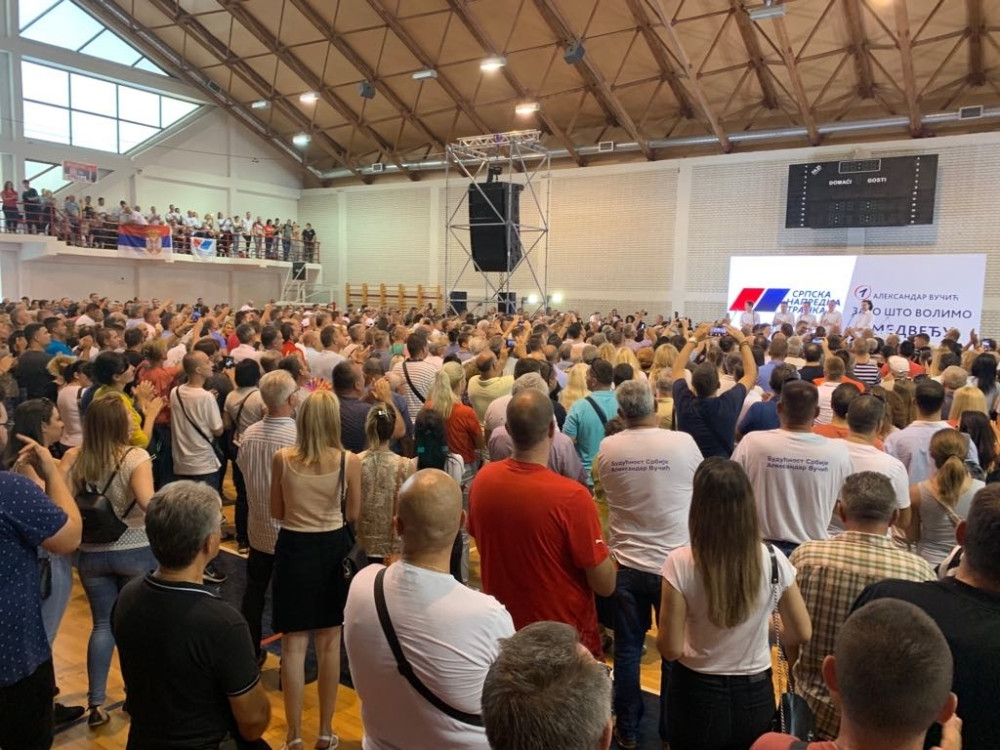 Cela sala na nogama! Uz aplauz odjekuju ove dve reči (FOTO, VIDEO)