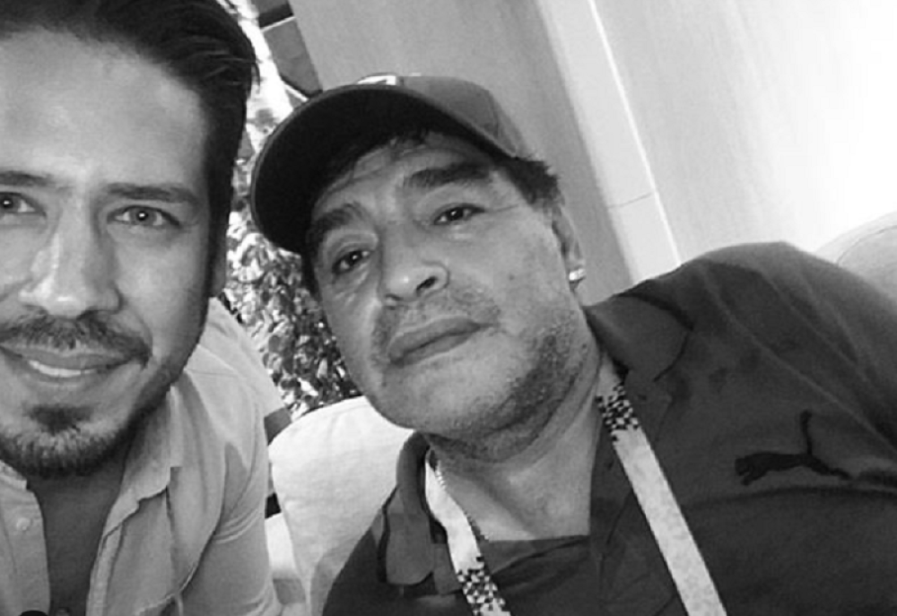 Nikola Rokvić se susreo sa Maradonom! Fudbaler ga nije primećivao, a kada je pevač izgovorio ove reči, dogodilo se čudo!