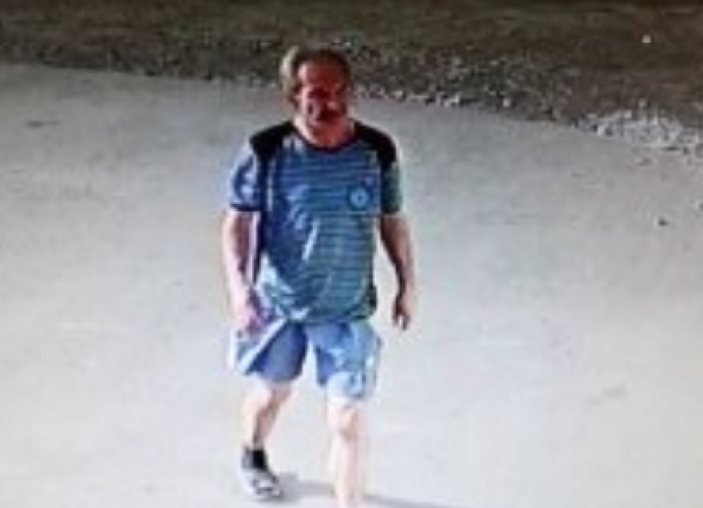 Pobegao okoreli ubica! Policija traga za 44-godišnjakom, sledićete se zbog krvi kojom je uprljao ruke (FOTO)