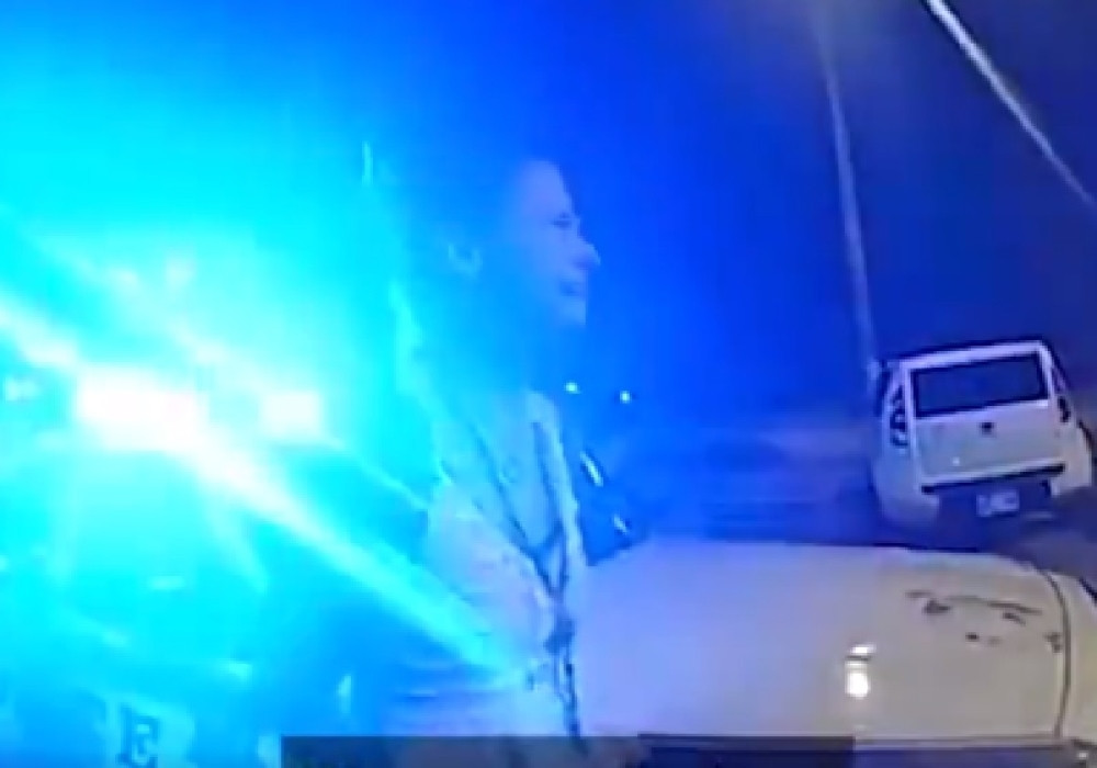 I dodala gas! Kada ju je patrola stigla, kradljivica briznula plač! Razlog je tek neverovatan (VIDEO)