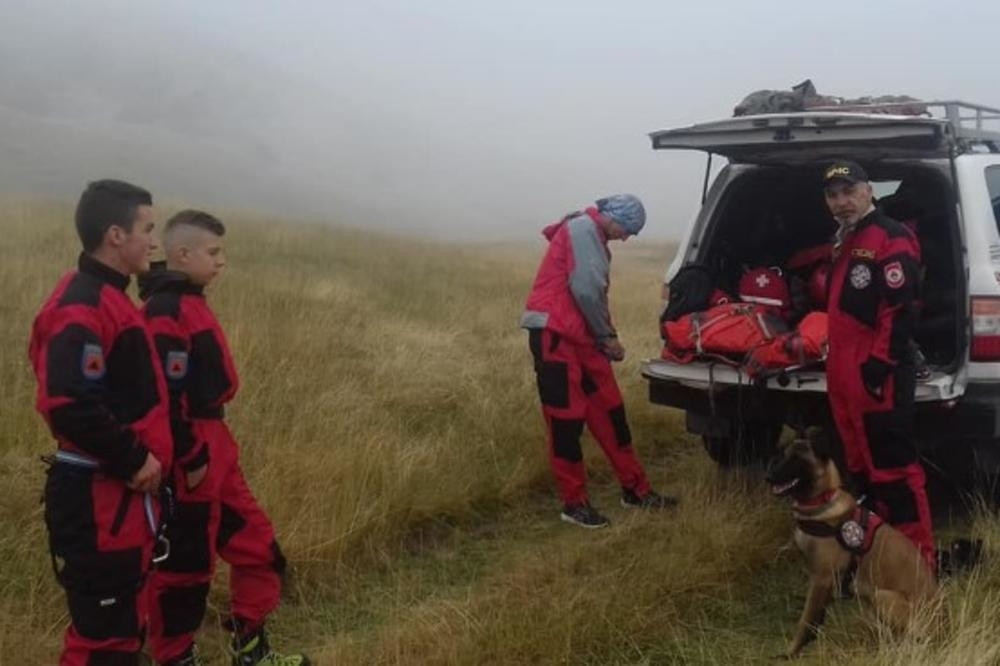 Vasilije upao u duboku jamu, spasioci ga satima izvlačili!