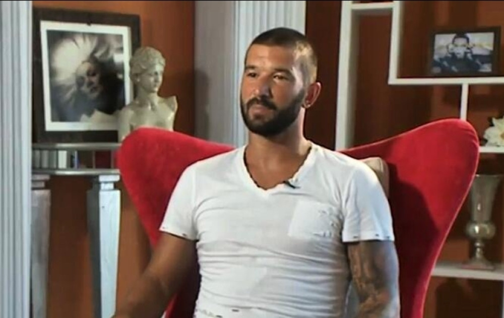 Nikola Lakić ostao bez prebijene pare? Pogledajte gde se zaposlio, krstićete se i levom i desnom! (FOTO)