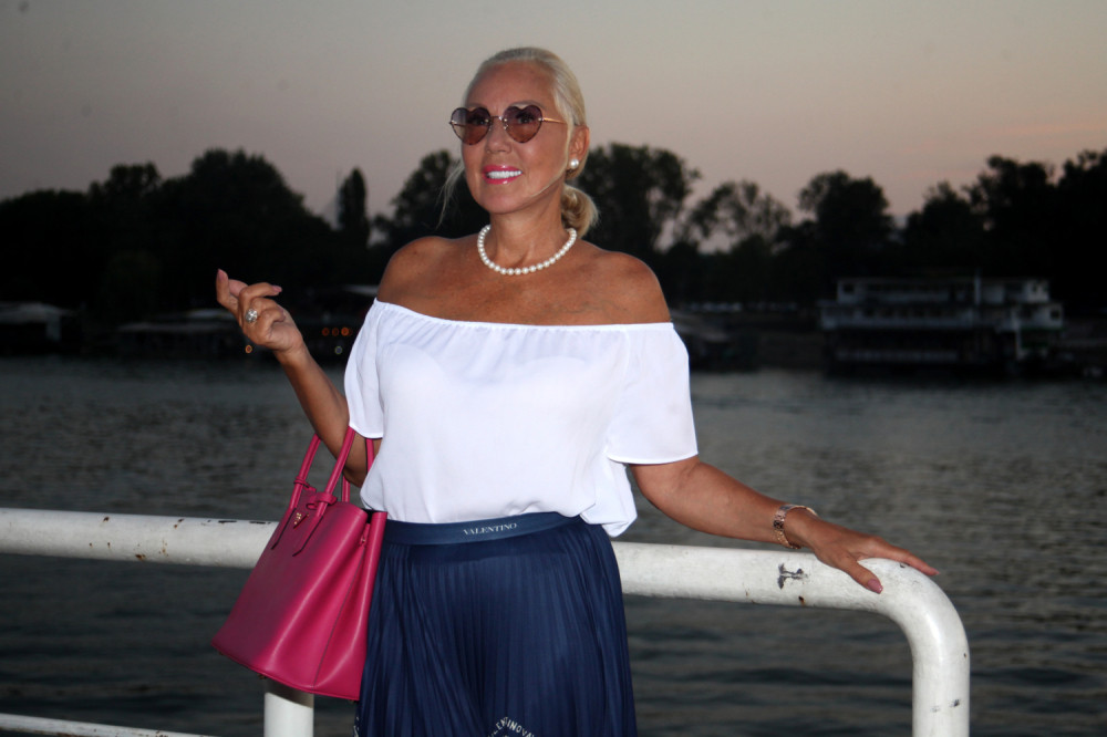 Lepoj Breni cele noći neprestano stižu čestitke! (FOTO)