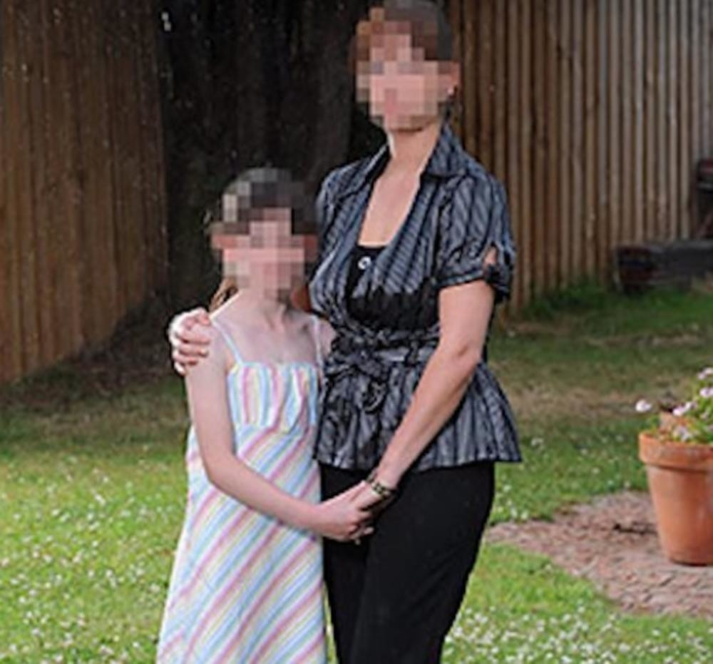 Kada je ugledala ovu fotografiju, sledila se od straha i otkrila jezivu istinu! (FOTO)