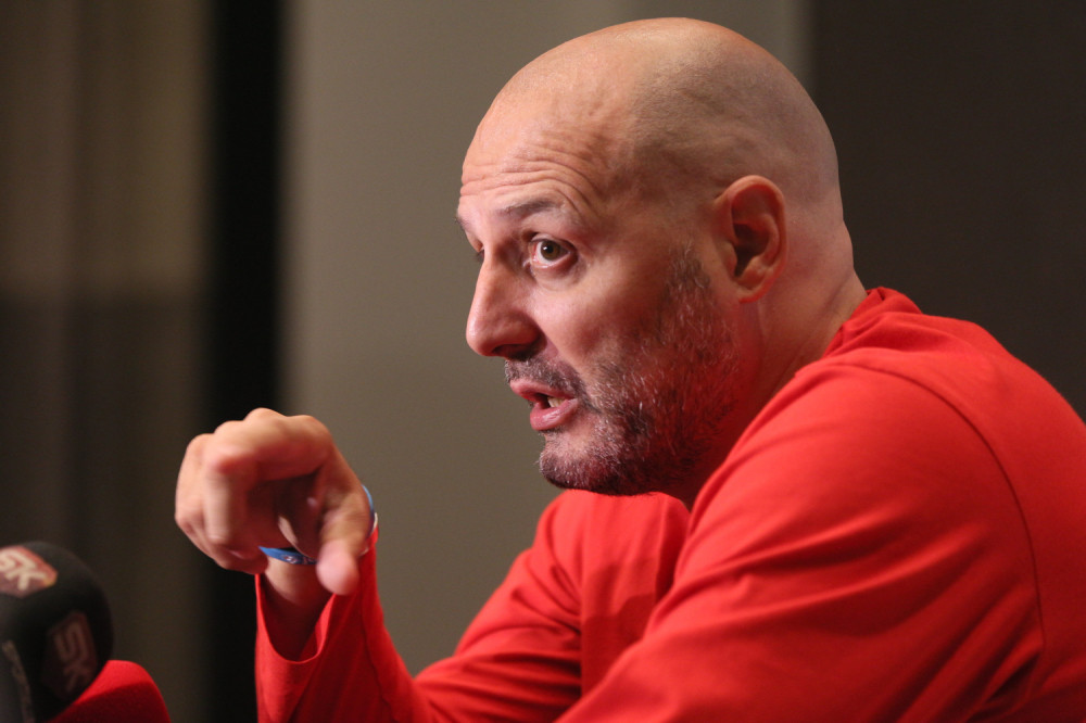 Sale, gospodin si, SKIDAM TI KAPU! Kad ovo kaže junak iz Amerike...