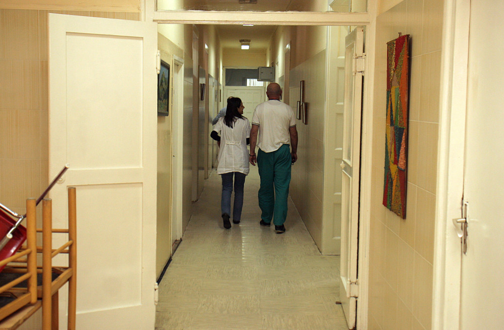 Hitno je poslali na operaciju, doktori umalo pali u nesvest kad su videli šta je imala u stomaku!