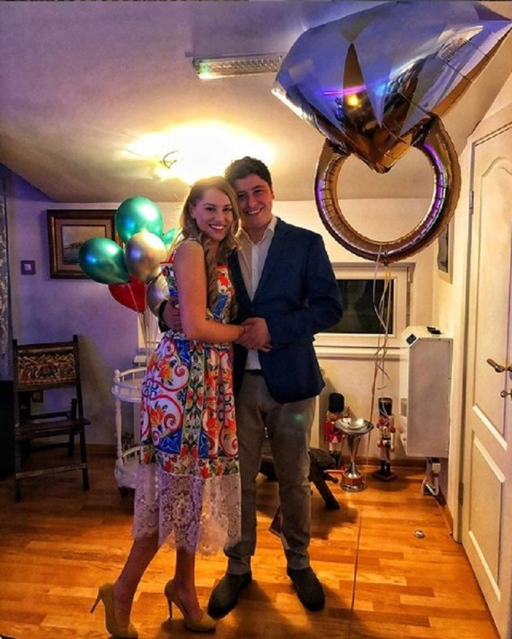 Pižon udaje ćerku, a kada vidite koji auto ih je dovezao biće vam jasno koliko para su iskeširali! (FOTO)