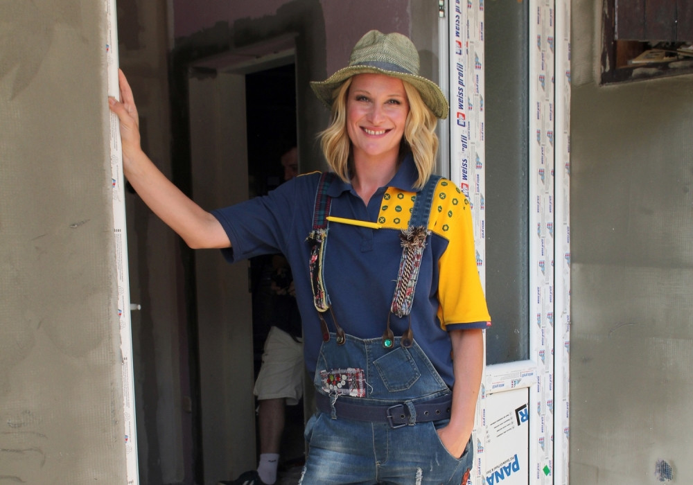 Porodila se voditeljka koju Srbija obožava! (FOTO)