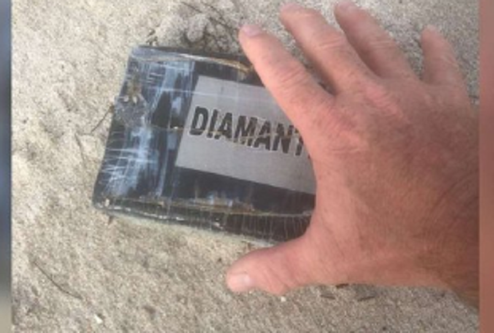 Svuda se pojavili misteriozni paketi, na njima piše "Dijamant"! (VIDEO)