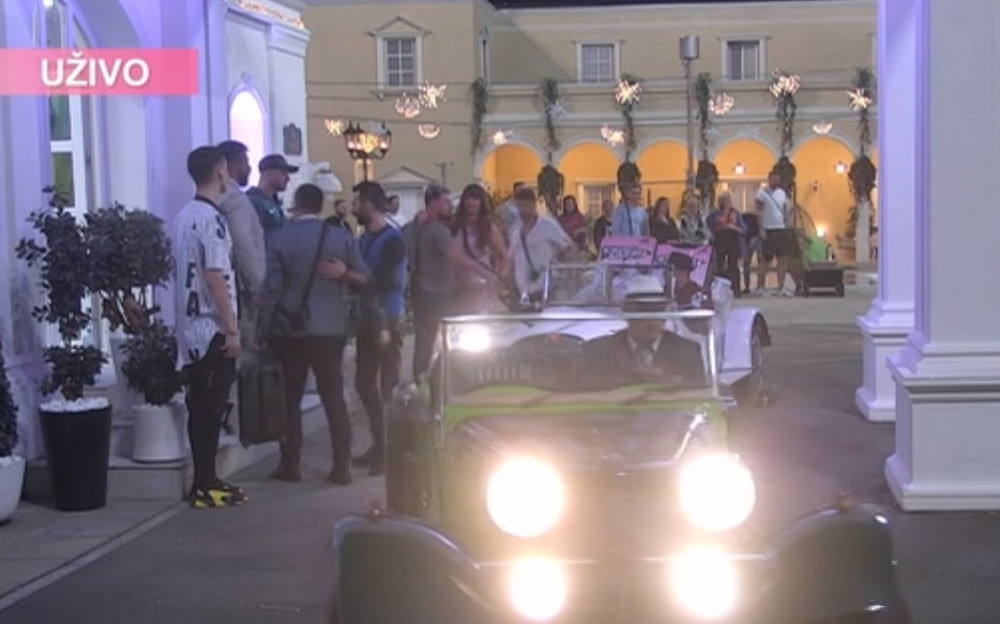 Ona je sinoć ušla u Zadrugu, jedan ukućanin nije znao šta ga je snašlo! (VIDEO)