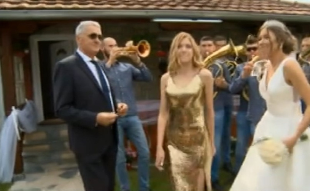 Zamalo završio sa Milijanom u krevetu, a sada se učesnik rijalitija pojavio na svadbi! Svatovi zinuli! (FOTO)