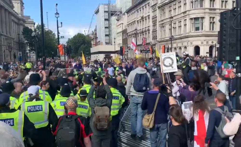 BMW 31. oktobara zatvara svoju britansku fabriku na dva dana! Spremili više planova