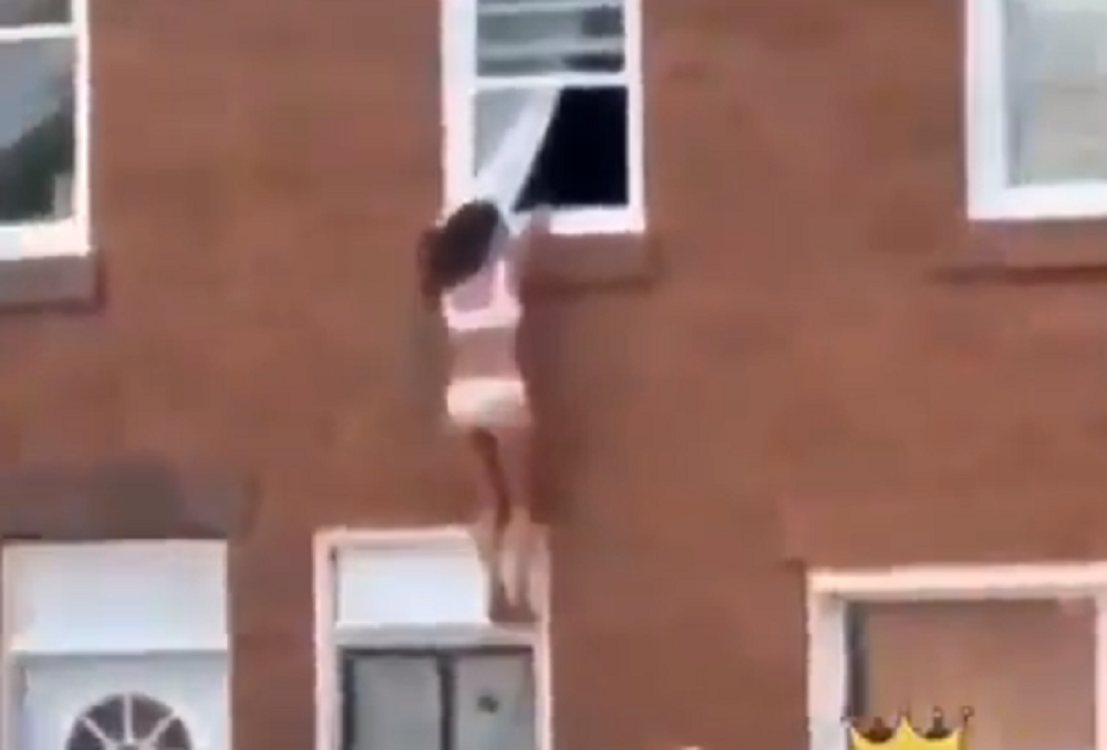 Žena došla kući ranije, ljubavnica završila na prozoru! Kamera sve snimila! (VIDEO)