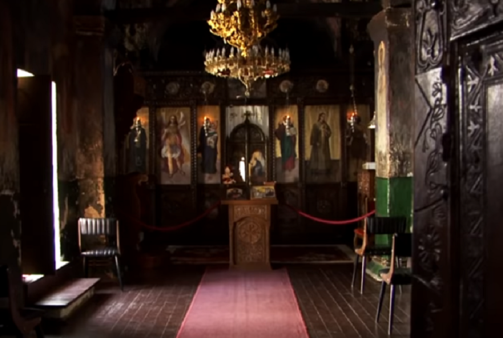 Bolesni postaju zdravi, sveta voda i molitva pomažu nervnim bolesnicima i nerotkinjama! (VIDEO)