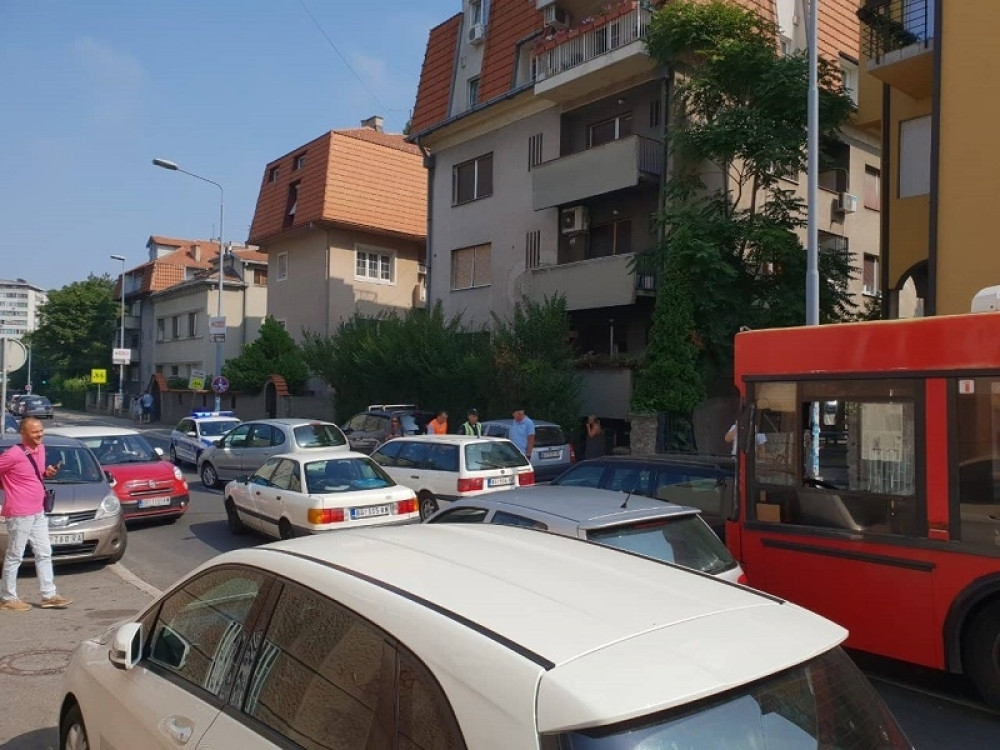 Žestoko zakucavanje četiri vozila! Policija hitno na licu mesta!